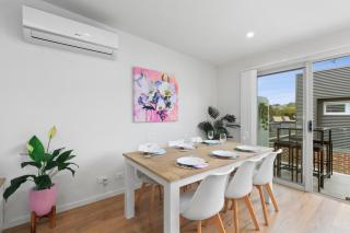 Kismet 3 bedroom luxury townhouse secure back yard walk to the beach and shops Family friendly Double garage parking WIFI - 3