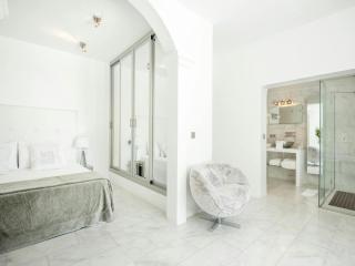 Holiday home with pool - 8