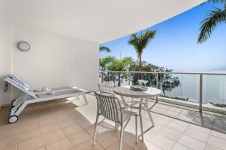 Executive Waterfront Apartment - Palms at The Pier - Urangan - 3