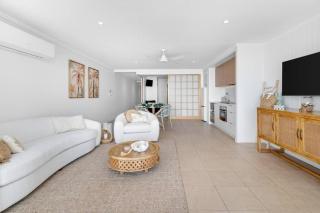 Executive Waterfront Apartment - Palms at The Pier - Urangan - 8