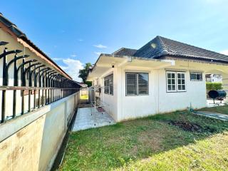 Cozy 3 BR house & green lawn near Airport & Old town - Chiang Mai - 1