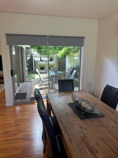 Lbarza Delightful 3BR Central Townhouse with courtyard - 1