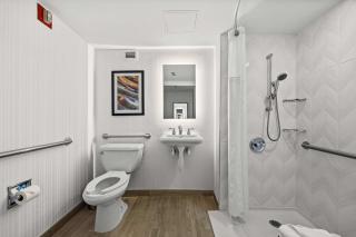 DoubleTree by Hilton New York JFK Airport - Queens - 1