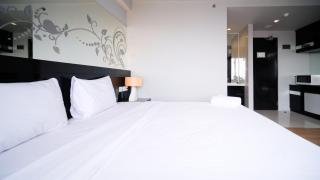Homey Studio No Kitchen at Grand Darmo Suite Apartment By Travelio - 8