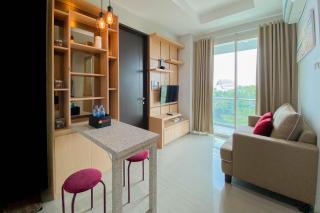 Best Deal and Comfort 1BR at Citralake Suites Apartment By Travelio - Jacarta - 8