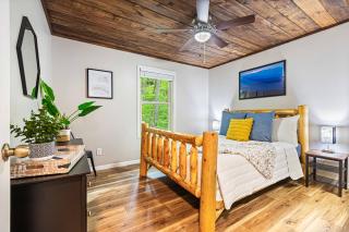 Freshly Updated Mountain Escape Cabin - Pigeon Forge - 1