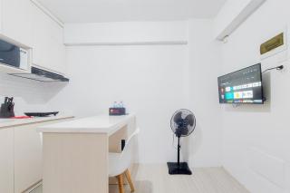 Comfort and Modern Look 2BR Loftvilles City Apartment By Travelio - Tangerang - 8
