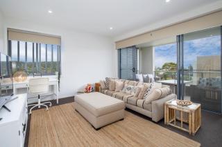 Sunlit Family Retreat - 500m to Beach - Caves Beach - 4
