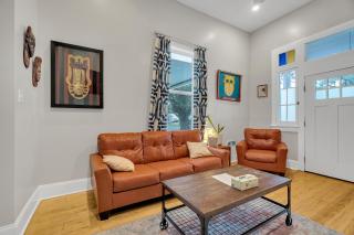 Restored Mid-City home w deck & walkable cafes - 2