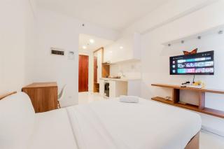 Warm Studio at 38th Floor Sky House Alam Sutera Apartment By Travelio - 7