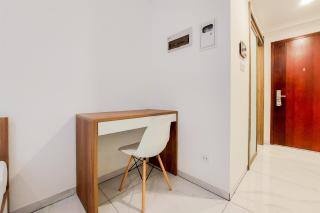 Warm Studio at 38th Floor Sky House Alam Sutera Apartment By Travelio - 6