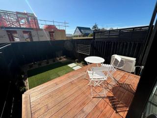 Luxury And Serene 2 Bed Near CBD With Parking - Christchurch - 7