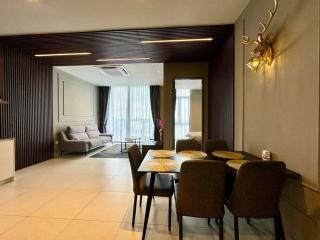 The Luxury Podium3R2B, 8pax YPM103 - Kuching - 1