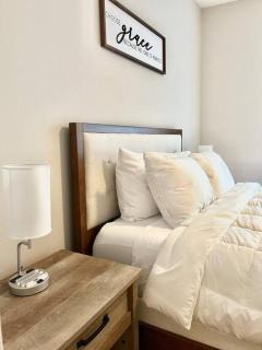 Cozy Modern 1 Bedroom Apartment - 6