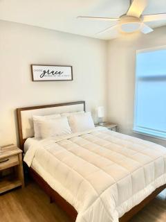 Cozy Modern 1 Bedroom Apartment - 2