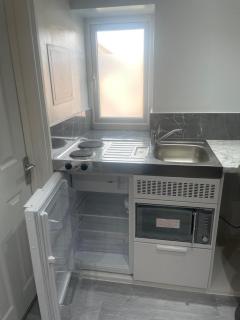 Premium studio flat rental - Havering - 2
