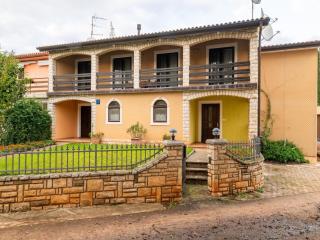 Spacious Holiday Home in Verteneglio - Brtonigla - 0