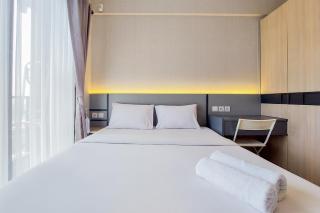 Gorgeous and Tidy Studio at Sky House BSD Apartment By Travelio - 9