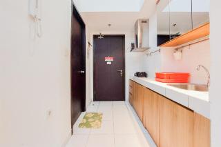 Warm and Homey Studio Room Casa de Parco Apartment By Travelio - Tangerang - 4