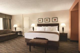 Radisson Hotel Louisville North - 1