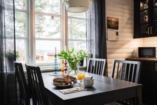 Guestly Homes - 1BR Countryside Cabin with Sauna - 1