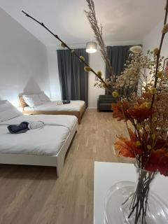 Cozy Design Homestay right next to Wenceslas Square - Prague - 3