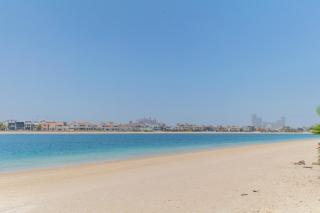 Private Pool & Direct Beach Access-4BDR Villa - Dubai - 3