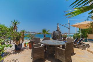 Private Pool & Direct Beach Access-4BDR Villa - Dubai - 4