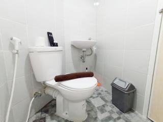 Modern Look and Homey Studio Amartha View Apartment By Travelio - Semarang - 6
