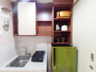 Modern Look and Homey Studio Amartha View Apartment By Travelio - Semarang - 7