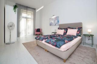 Spacious Apartment nearby Parliament - Budapest - 4
