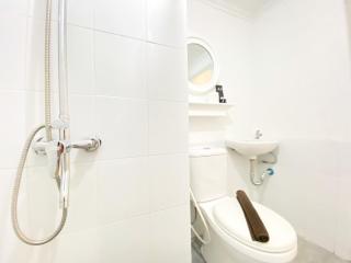 Nice Studio Room at Grand Asia Afrika Apartment By Travelio - 3
