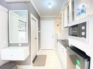 Nice Studio Room at Grand Asia Afrika Apartment By Travelio - 5