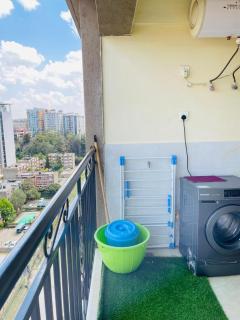 Kilimani Vacation one and half bedroom- Netflix - near shopping mall and 2mns to eateries - 2