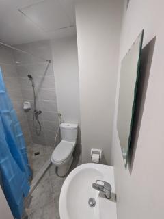Near Airport, Affordable Coliving Space for Backpackers with Pool, Gym, and More - Pusok - 3