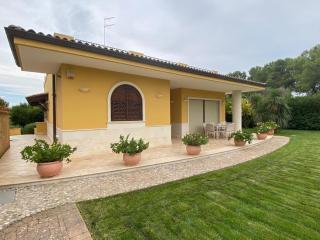 Villa dei Desideri, immersa nel verde con ampio parco - 8