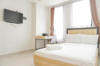 Minimalist and Homey Studio at Evenciio Margonda Apartment By Travelio - 4