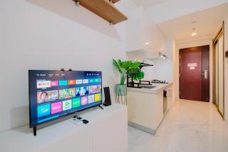 Good and Homey Studio at Sky House BSD Apartment By Travelio - Tangerang - 4