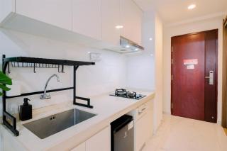 Good and Homey Studio at Sky House BSD Apartment By Travelio - Tangerang - 3