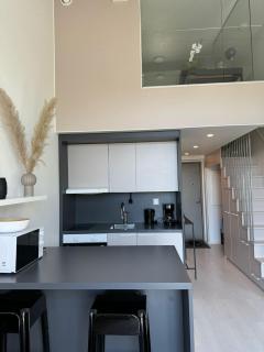 Cozy Penthouse Loft - Near the Airport - 9