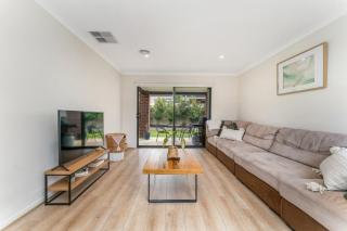 Living The Dream At Lyric Crt - 7