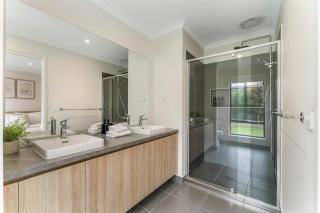 Living The Dream At Lyric Crt - 6