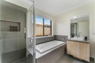 Living The Dream At Lyric Crt - 2