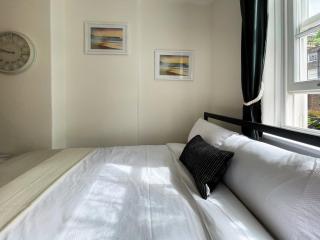 Harper's Place near Kings Cross - 2 Double Beds, 1 Sofa Bed, Great Location, Ideal for Families - 4