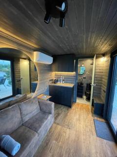REZi Cabin - - 9
