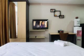 Minimalist Studio The Oasis Apartment near Omni Hospital Cikarang By Travelio - 8