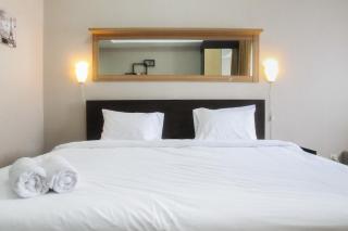 Minimalist Studio The Oasis Apartment near Omni Hospital Cikarang By Travelio - 4