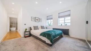 Contemporary 4-Bedroom Flat with Stylish Interiors - 6