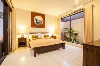 7-BR Private Pool Legian Villa 5-Min Walk to Beach and Shops Bali - Seminyak - 9
