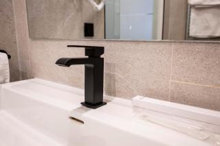 Hotel 103 - - 5